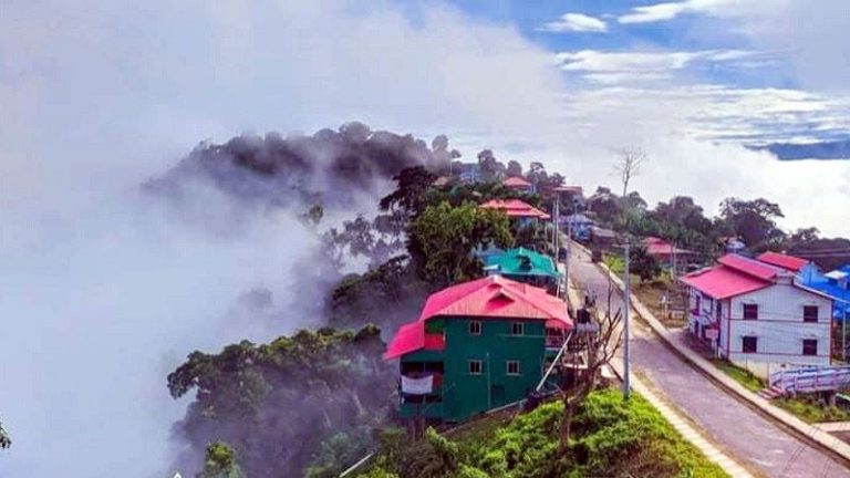 পাহাড়ে টানা বর্ষণে সাজেকে আটকা ৫’শ পর্যটক