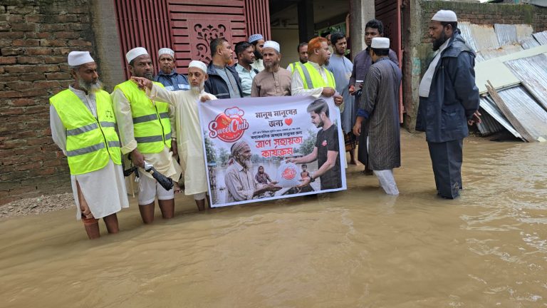 সুইট ক্লাব প্রিমিয়াম সুইটস অ্যান্ড বেকার্সের উদ্যোগে পদুয়ায় ব্যাপক ত্রাণ বিতরণ