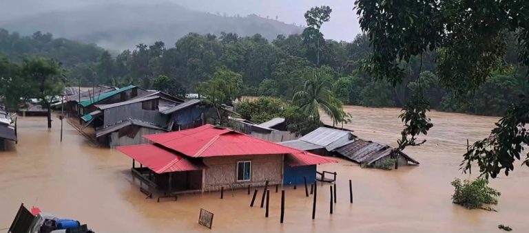 বৃষ্টি কমলেও কাটেনি দুর্ভোগ: রাঙামাটিতে ৫০ আশ্রয়কেন্দ্রে এখনো ৩৬৩৭ মানুষ