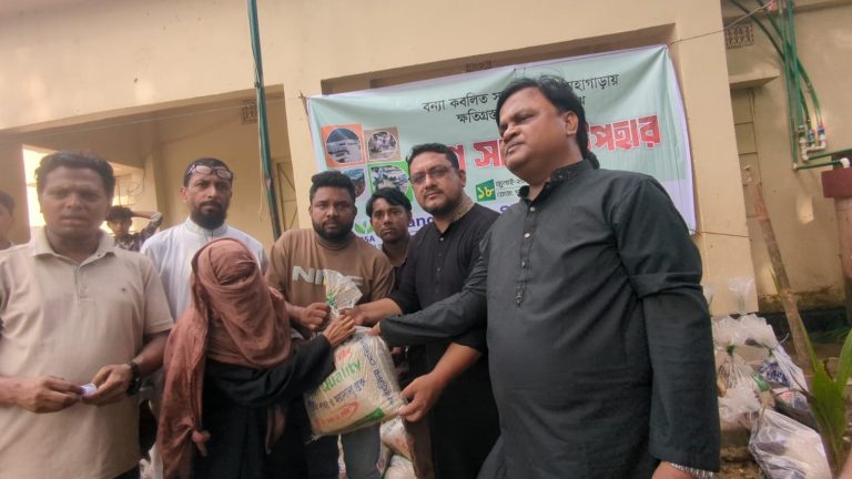 পদুয়ায় বন্যায় ক্ষতিগ্রস্তদের মাঝে বাংলাদেশ সীড এসোসিয়েশনের ত্রাণ বিতরণ
