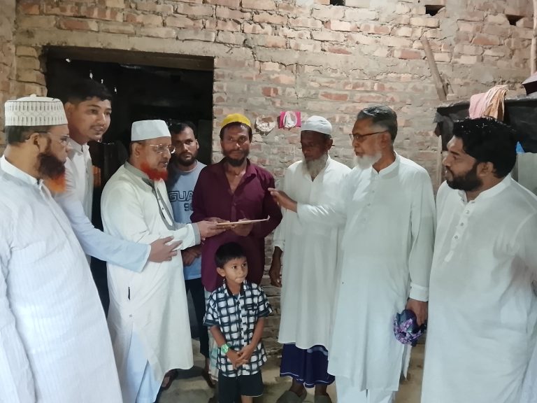 আনোয়ারায় বন্যার পানিতে নিহত শিশুর পরিবারকে জামায়াত আমীরের অনুদান প্রদান