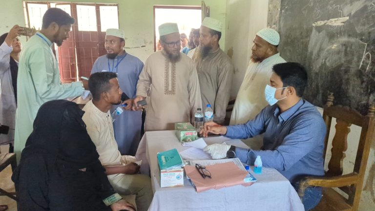 বন্যাকবলিত অসহায়দের চিকিৎসায় লোহাগাড়া পদুয়া ইউনিয়নে ফ্রি মেডিকেল ক্যাম্প অনুষ্ঠিত