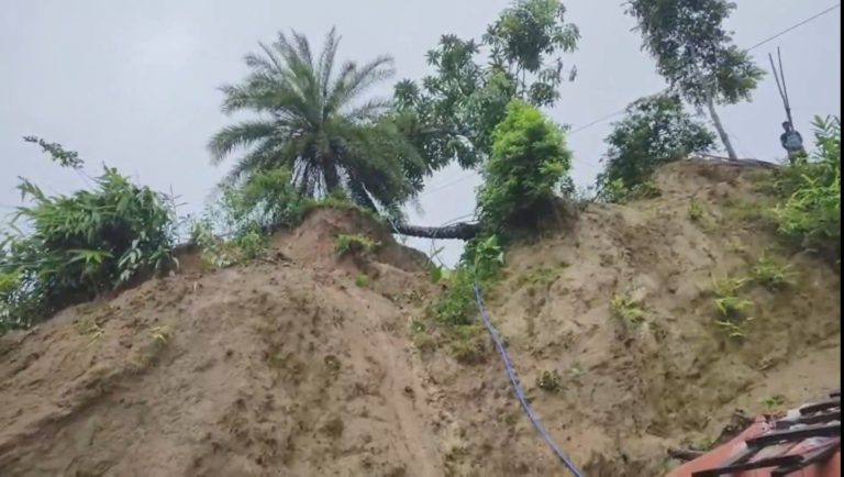 টানা বৃষ্টিতে বাঘাইছড়িতে পাহাড় ধসে বৃদ্ধ নিহত, রাঙামাটির বিভিন্ন স্থানে ক্ষয়ক্ষতি