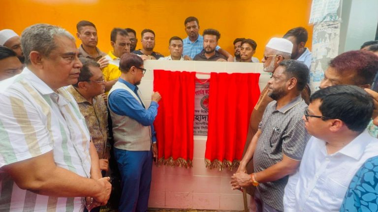 নগরের যোগাযোগ ব্যবস্থা নিরাপদ করতে নির্মাণ হচ্ছে  ৩৮ ফুটওভার ব্রিজ 